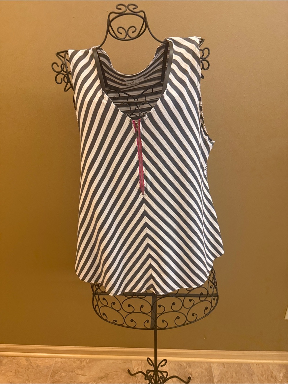 Sleeveless V-Neck Stripe Tank with Front Zip — White and Black